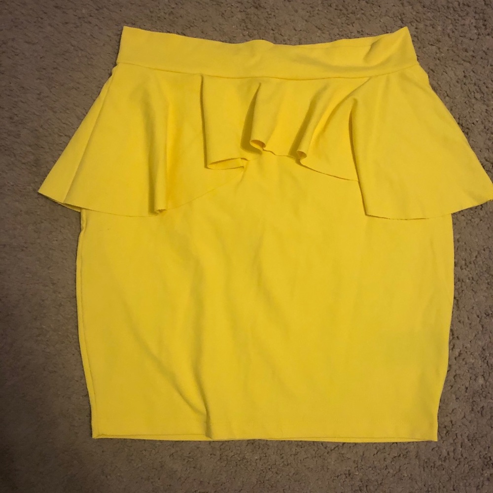 BEBE size S BODYCON PEPLUM yellow mini skirt